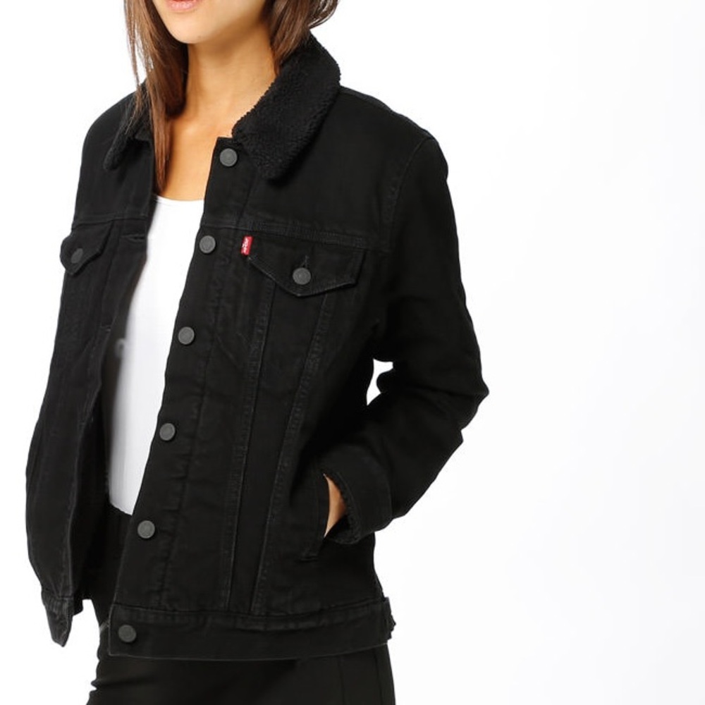 • levi’s black bomber w fur neck •